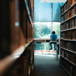 Uma análise clara e estratégica de Hebron Costa Cruz de Oliveira sobre como o estudo dos contratos garante segurança, previsibilidade e valor real ao cliente.