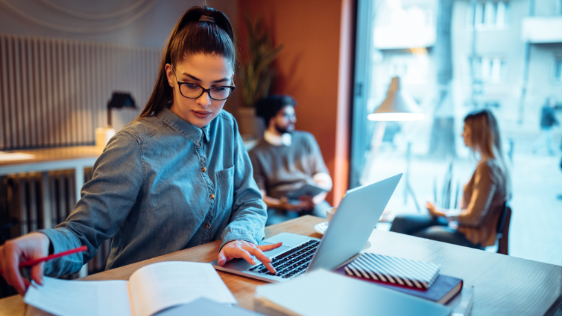 Quando o hábito encontra consistência, o aprendizado cresce exponencialmente — uma visão reforçada por Kelsem Ricardo Rios Lima.