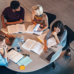 Criar disciplina para estudar é construir foco e rotina que multiplicam resultados ao longo do tempo, como enfatiza Kelsem Ricardo Rios Lima.