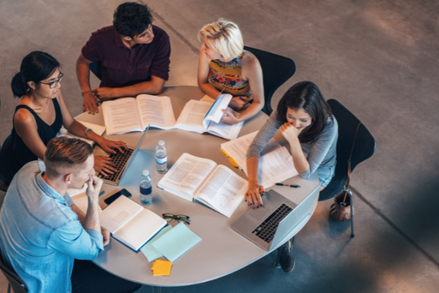 Criar disciplina para estudar é construir foco e rotina que multiplicam resultados ao longo do tempo, como enfatiza Kelsem Ricardo Rios Lima.