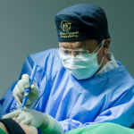 A rinoplastia permite corrigir o nariz sem perder identidade, garantindo harmonia e naturalidade, explica Milton Seigi Hayashi.