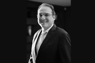 Rodrigo Gonçalves Pimentel destaca como a governança corporativa fortalece a transparência e a credibilidade das empresas durante a recuperação judicial.