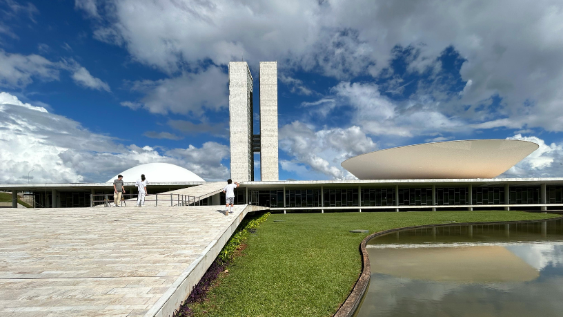 Chico Rodrigues critica polarização política e destaca ações em Roraima: análise sobre desenvolvimento e governança
