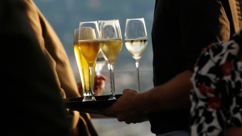 Turismo corporativo bate recorde em 2026: como as políticas públicas estão impulsionando restaurantes, hotéis e o mercado de luxo no Brasil